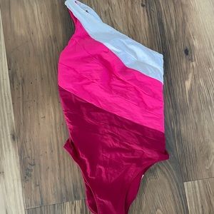 Summersalt sidestroke size 6 one piece bathing suit